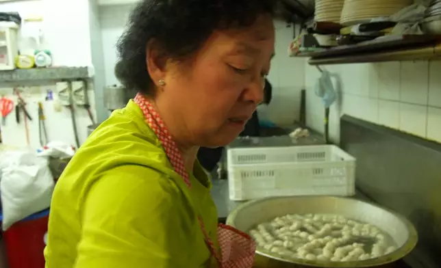 阿霆正式接手兩年多，全因心痛母親半年前更積勞成疾患上焦慮症 。