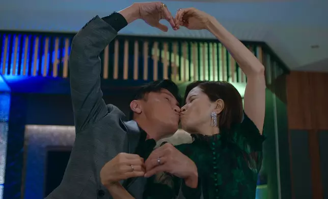 「花式」咀嘴晒恩愛。