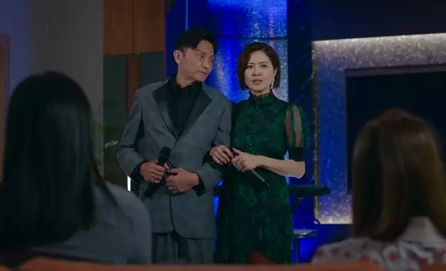 「花式」咀嘴晒恩愛。