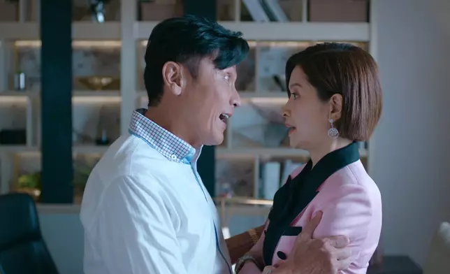 「花式」咀嘴晒恩愛。