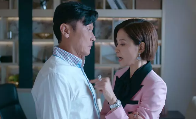 「花式」咀嘴晒恩愛。