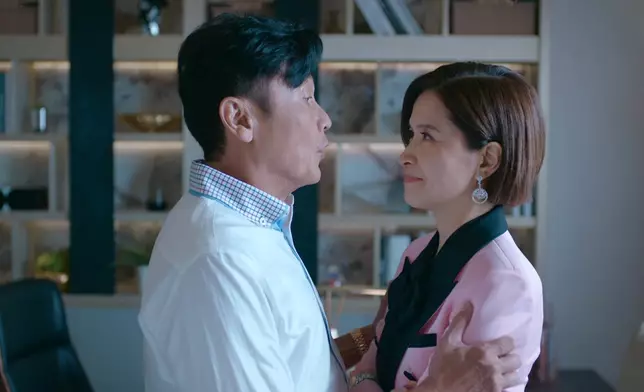 「花式」咀嘴晒恩愛。