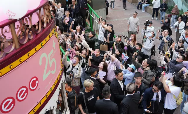 全港首次【英皇娛樂25+Moving Cantopop Disco電車派對】，過百粉絲熱情歡送，盛況及熾熱氣氛high爆整個港島！