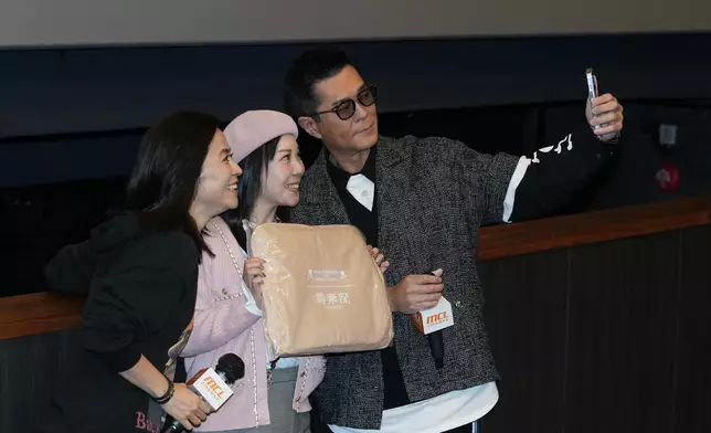 謝票場氣氛熱鬧。