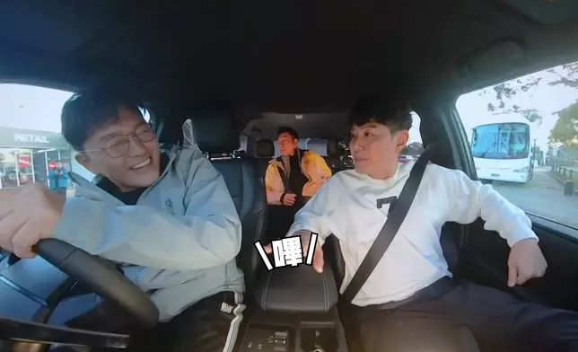 曹永廉未能啟動車輛，最後要搵人求救。