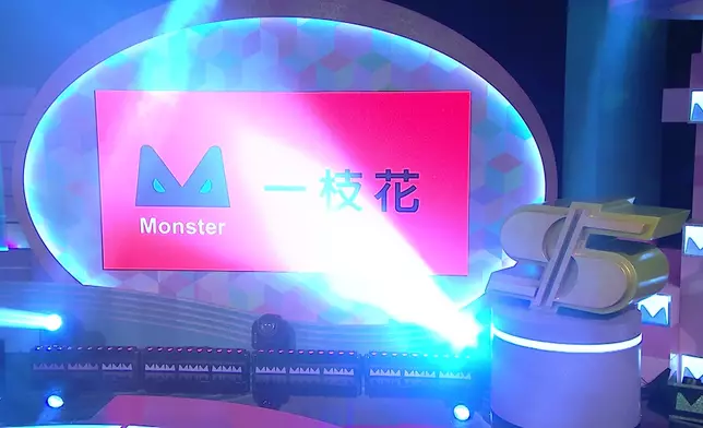 呢首歌唔單止成日要飆高音，仲要啲歌詞密到冇乜抖氣位，但Mani都可以唱到咁氣定神閒，勁。