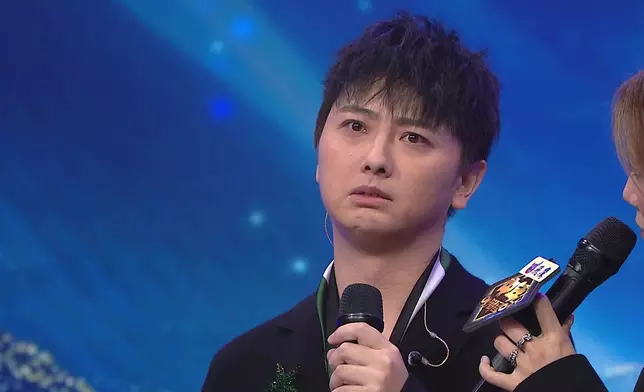 梁煜坤愈說愈激動，最後泣不成聲。