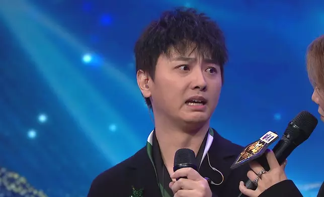 梁煜坤愈說愈激動，最後泣不成聲。