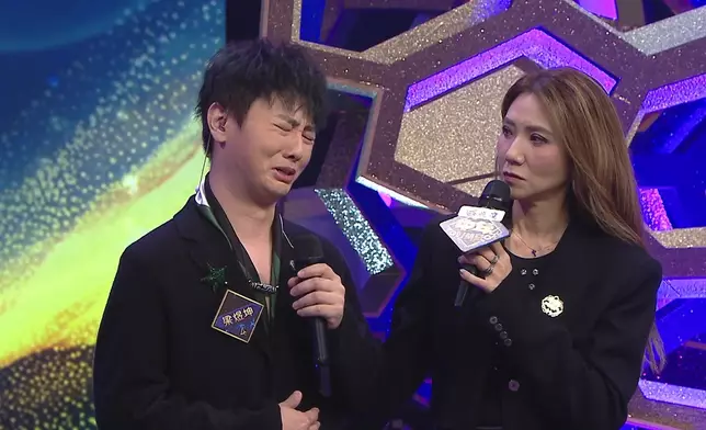 梁煜坤愈說愈激動，最後泣不成聲。