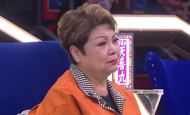 肥媽雙眼通紅。