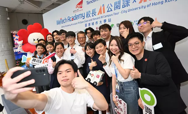 陳茂波出席騰訊與香港城市大學共同舉辦的人工智能課程活動。政府新聞網圖片
