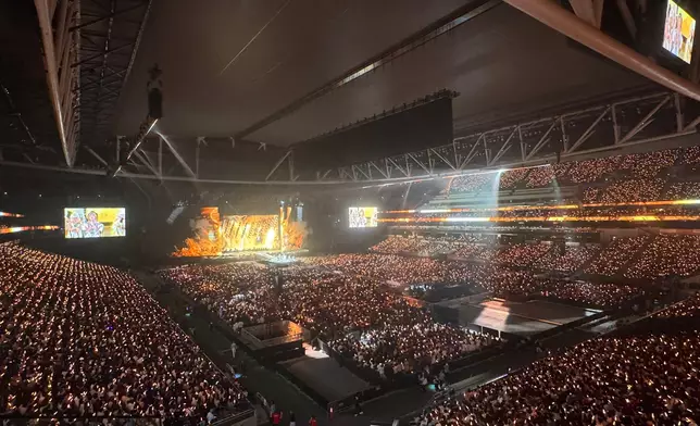 啟德主場館全場爆滿景象。