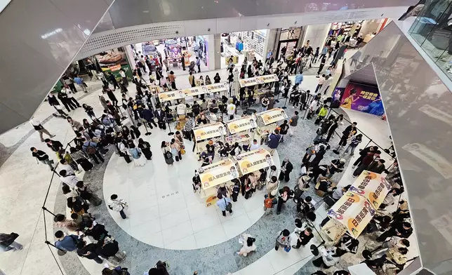 啟德體育園周邊餐廳全場爆滿。