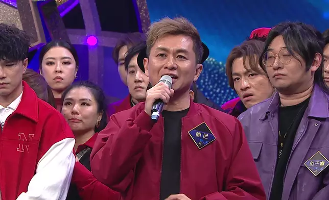 朗尼被淘汰，羅天宇不捨落淚。