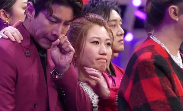 朗尼被淘汰，羅天宇不捨落淚。