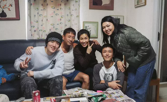 MV由陳國邦及顧定軒演出，洪助昇則擔任導演。