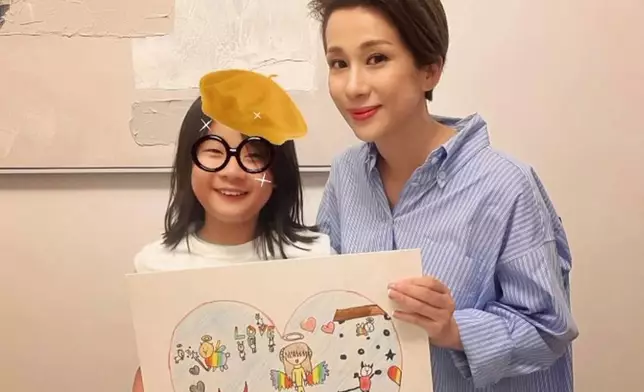 文頌嫻淡出幕前後專心相夫教女。