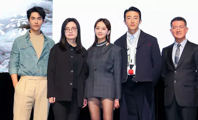 《郵票與舒芙蕾》（右起）製作人賴聰筆、張懷秋、陳意涵、鄭芬芬導演、林子閎