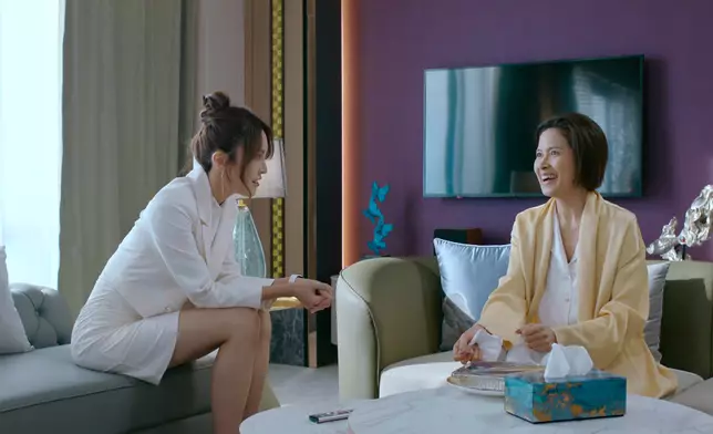 但聽到張曦雯暗示自己老公有外遇，邵美琪嘅表情相當複雜豐富，既有憤怒有黯然、又帶點自嘲、茫然及被逼看化，相當好戲。