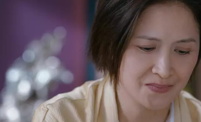 呢個神情煞是無奈。邵美琪單憑眉頭眼額已演繹出豐富嘅層次，勁！