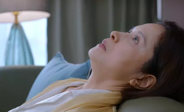 但當人去樓空，邵美琪嘅表情即刻多咗軟弱同悲傷。