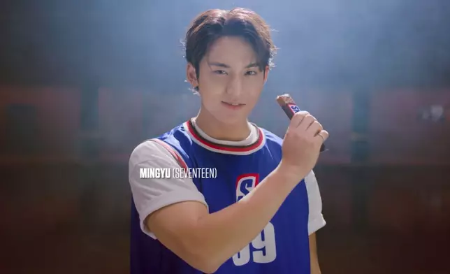 MINGYU在全新廣告以籃球主題造型登場。