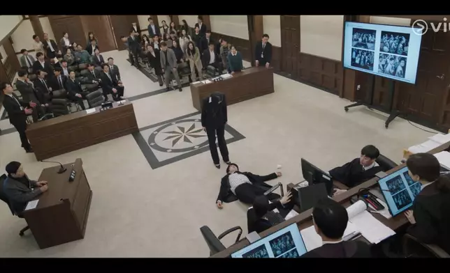 申二朗被鬼附身大出醜。Viu提供圖片