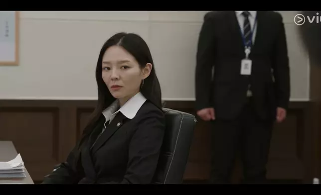 李絮飾韓王牌律師韓娜賢。Viu提供圖片