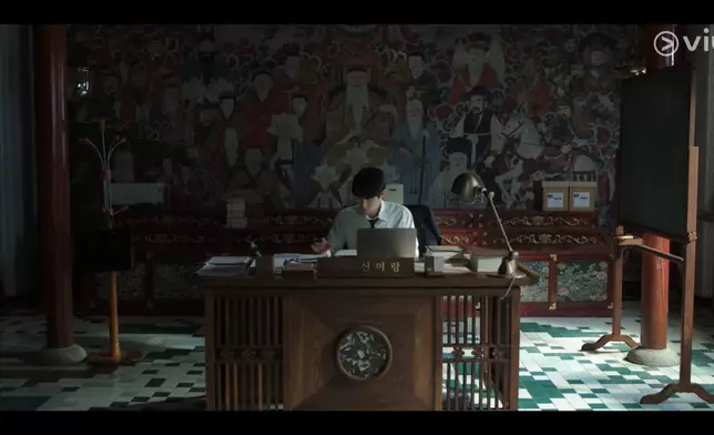 柳演錫主演新劇《神與律師事務所》強勢開播。Viu提供圖片