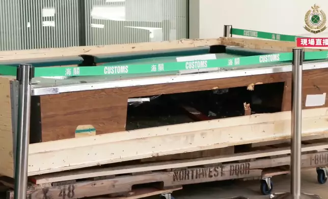 藏有懷疑毒品的桌球枱。香港海關FB