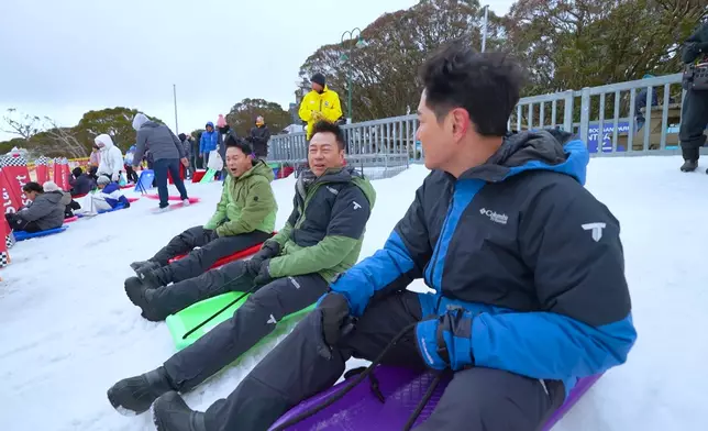 三子及後轉戰滑雪兜。