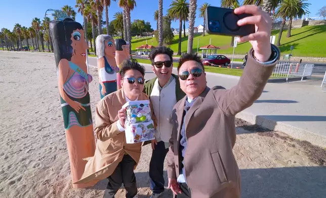 三人前往澳洲第二大城市吉朗（Geelong），參觀著名的彩繪木偶步道。