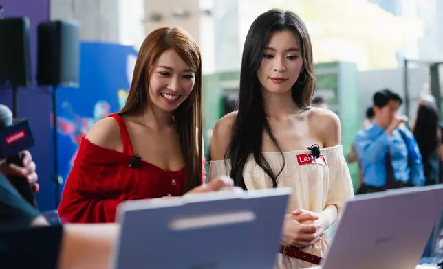 Yanny笑言八位成員連睇戲都各有意見，簽約大事要慢慢傾。