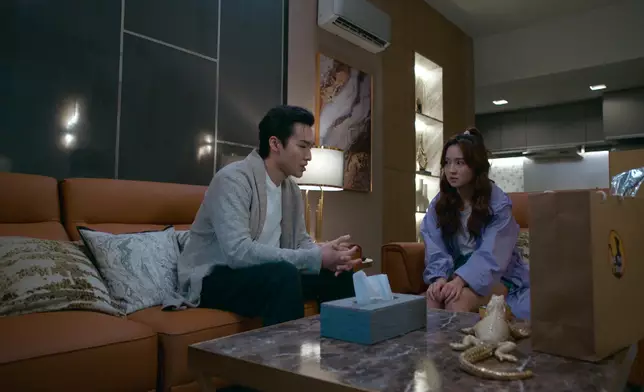 羅毓儀得知吳子冲的身份後，假裝若無其事。