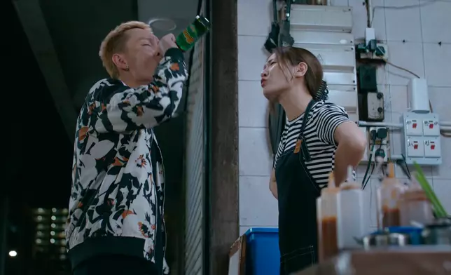 周百恩到小食店大吵大鬧。