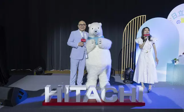 Bob一見婉婉即重提頒獎禮上因激動而「Bob爆」獎座的經典場面。