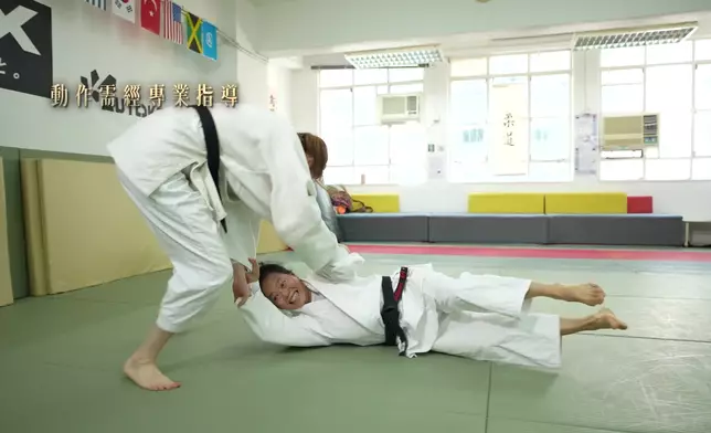 馬浩宜與母親練習柔道亦全力以赴。