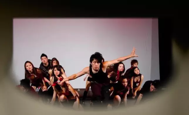 鄭家聲唱歌好聽，亦是舞林高手。