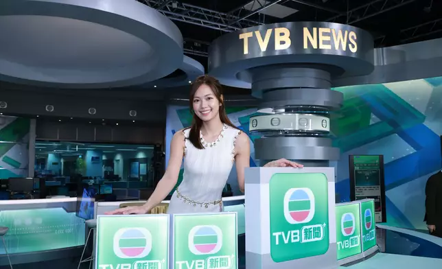 她大讚「TVB新聞+」內容豐富，特別推介「AI摘要」功能，能將長篇文章濃縮成重點。