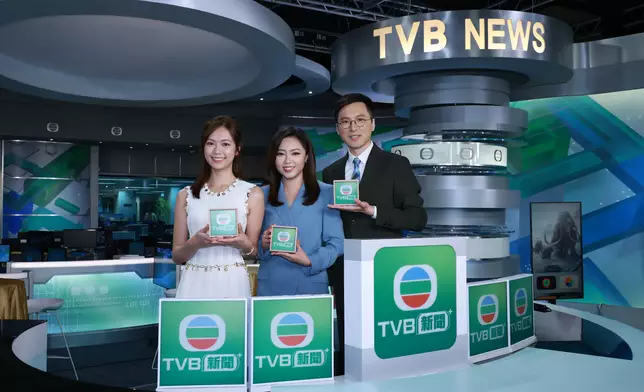 游嘉欣與新聞主播李卓謙及黃曉瑩分享用家體驗。