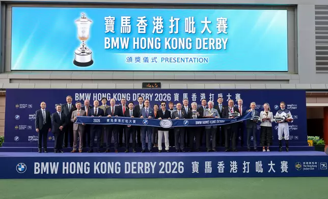 寶馬香港打吡大賽頒獎儀式大合照。