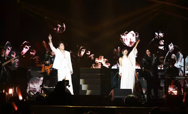 丁噹邀請蕭景鴻（阿弟）擔任成都站嘉賓，原汁原味對唱《可以是朋友》。