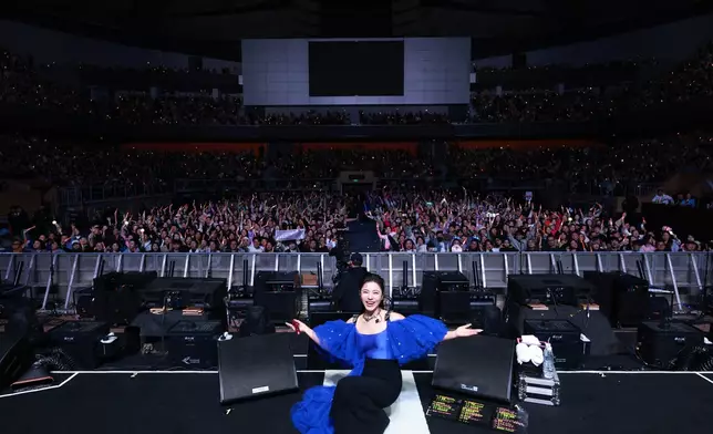 丁噹第一次在成都開演唱會，吸引滿滿歌迷齊唱回憶殺