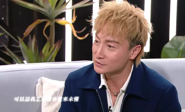 主持區永權（Albert）更即席彈奏經典金曲《大方》讓小方大開金口。