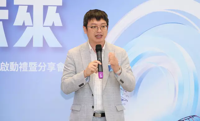 勞工及福利事務局副局長何啟明