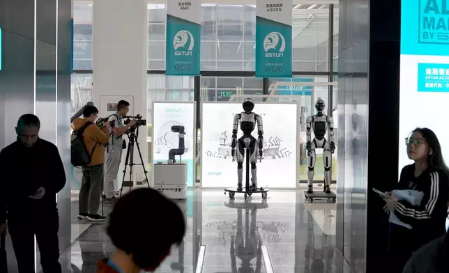 最新一代國產人形機械人。巴士的報記者攝