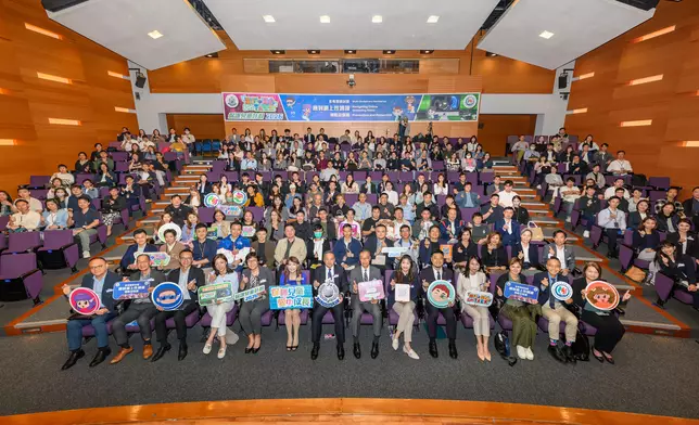 研討會有超過900名家長、校長、教師、社工、兒童服務工作者及警務人員線上線下同步參與。