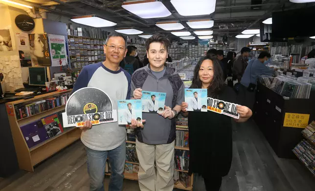歐信希和參與《唱片店日2025》唱片店主合照。