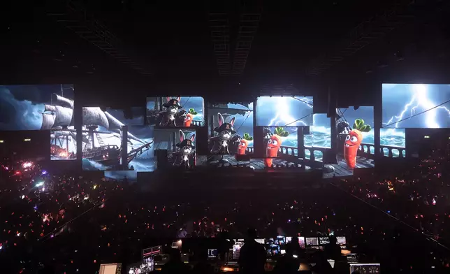 巨型立體屏幕上播出三分多鐘的動畫短片。