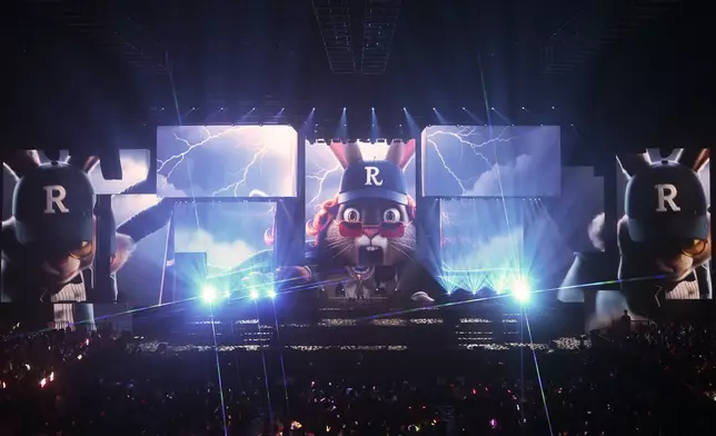 巨型立體屏幕上播出三分多鐘的動畫短片。